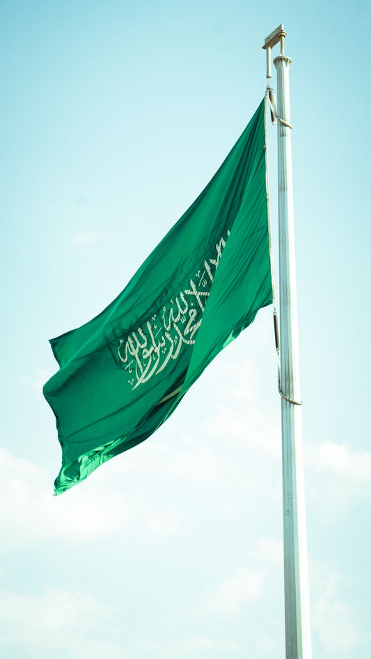 Saudi National Day party with green and white flag decorations, Arabic tableware, and themed party supplies