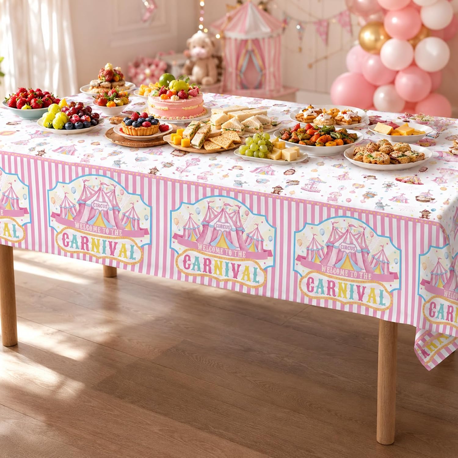 Package contents infographic showing 3 Grencian circus tablecloths