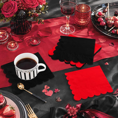 Single scalloped napkin on a table setting